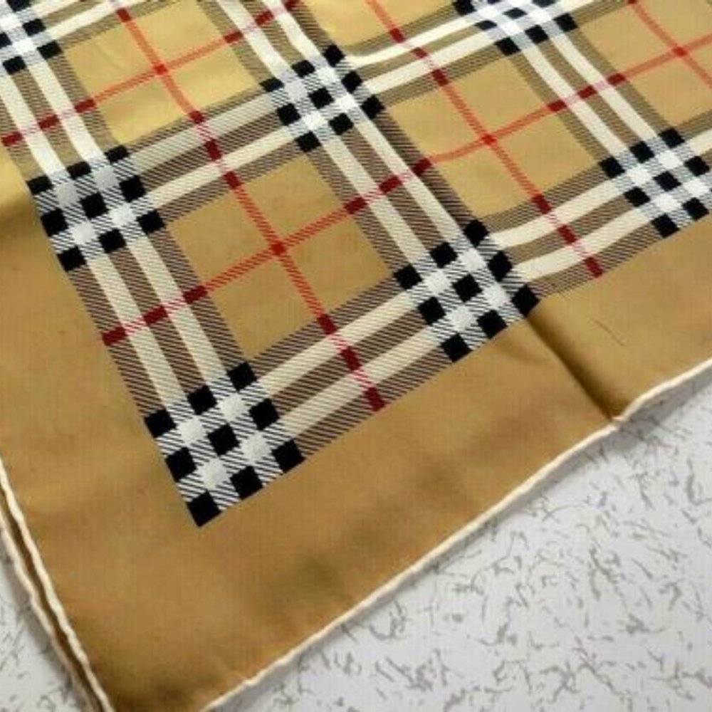 Burberry Nova Check Plaid W Figures Haymarket - Picture 3 of 5